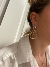 Load image into Gallery viewer, Oeuf Earrings
