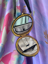 Load image into Gallery viewer, Shell Handbag