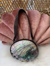 Load image into Gallery viewer, Shell Handbag