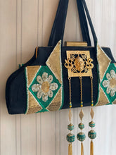 Load image into Gallery viewer, Green &amp; Gold Daisy Bag

