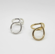 Load image into Gallery viewer, Vida ring in Brass
